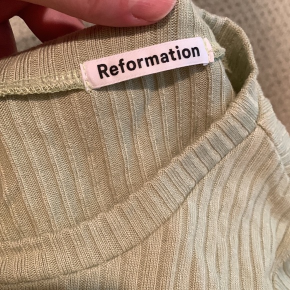 Reformation light olive green ribbed top XS - Picture 2 of 2